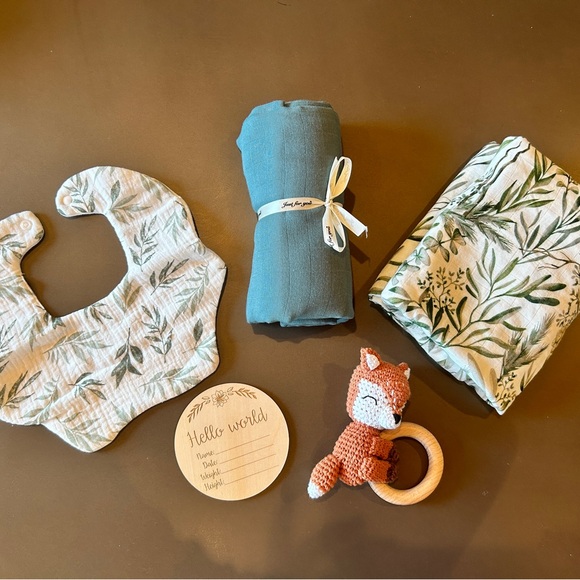 Neutral baby gift box, baby girl gift, baby boy gift, baby shower gift 🦊 Spring - Picture 2 of 2